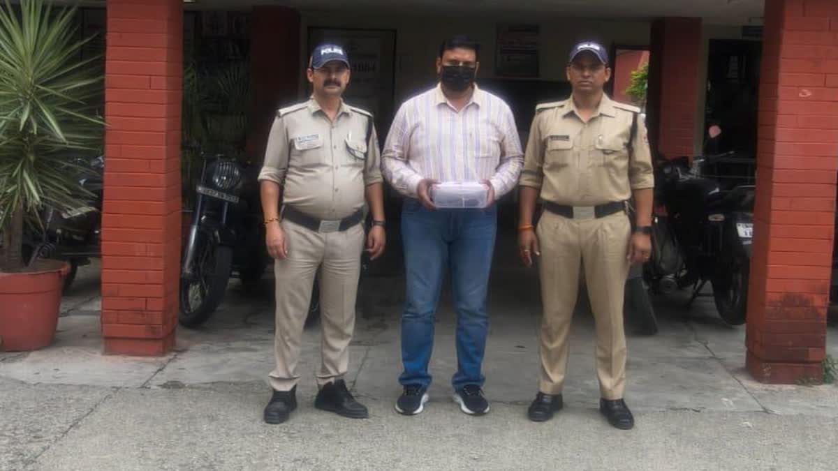 लैंड फ्रॉड कर करोड़ों रुपए हड़पने वाला गैंगस्टर गिरफ्तार, यूपी, उत्तराखंड में दो दर्जन मुकदमों में है अपराधी