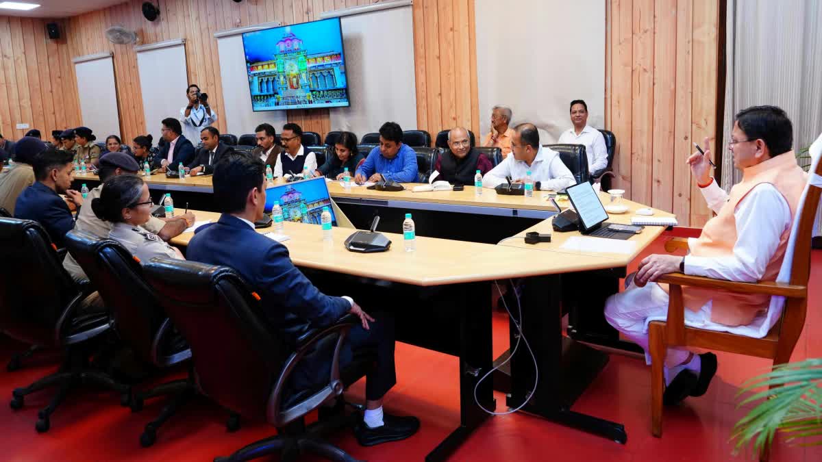 सीएम धामी ने चार घंटे तक ली हाई लेवल मीटिंग, लापरवाह अधिकारियों के खिलाफ होगी कार्रवाई