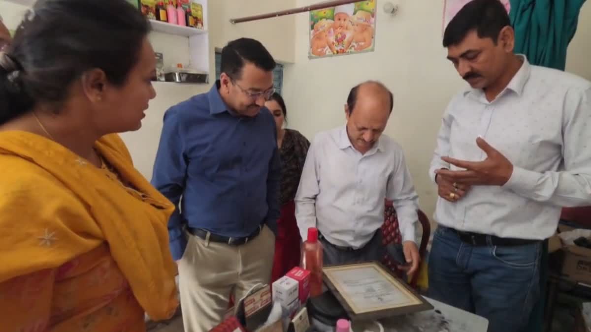 महिला की मौत के बाद झोलाछाप डॉक्टरों पर सख्त एक्शन, 7 क्लीनिक व मेडिकल स्टोर किए सील