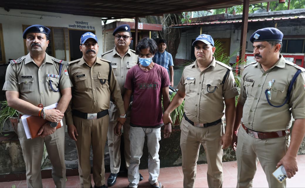 बसंत विहार में पार्षद के घर डकैती का खुलासा, नेपाली गैंग का एक सदस्य गिरफ्तार
